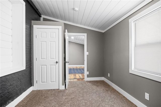 1005 S 17th Street, St Joseph, MO 64507