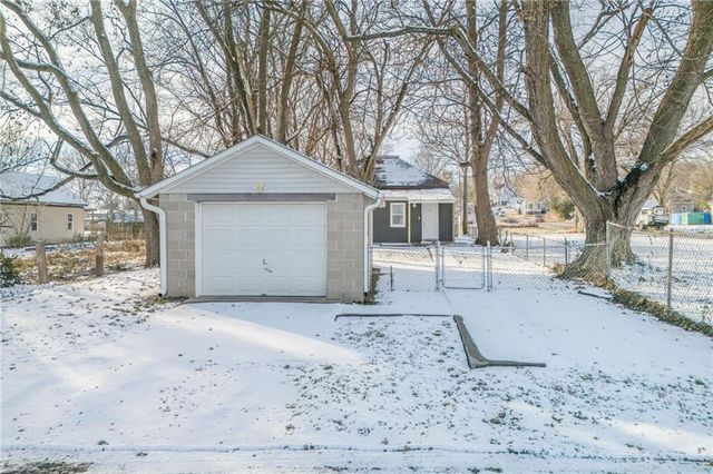 1005 S 17th Street, St Joseph, MO 64507