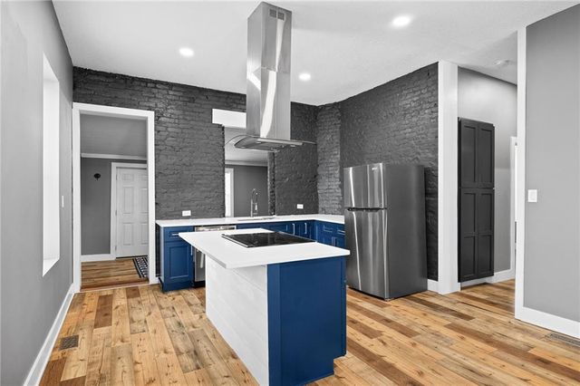 1005 S 17th Street, St Joseph, MO 64507