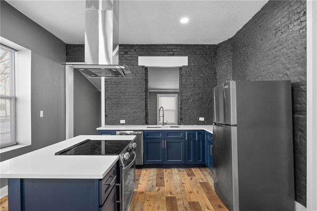 1005 S 17th Street, St Joseph, MO 64507