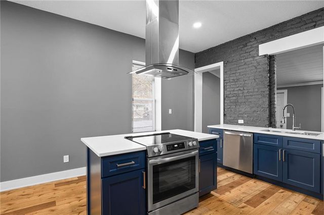 1005 S 17th Street, St Joseph, MO 64507