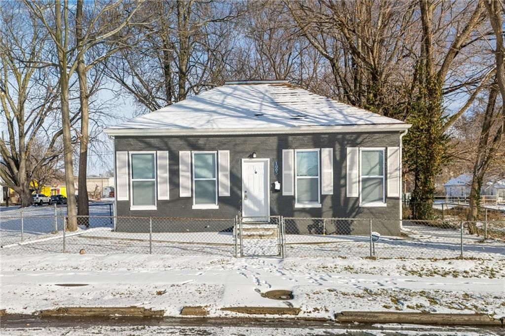 1005 S 17th Street, St Joseph, MO 64507