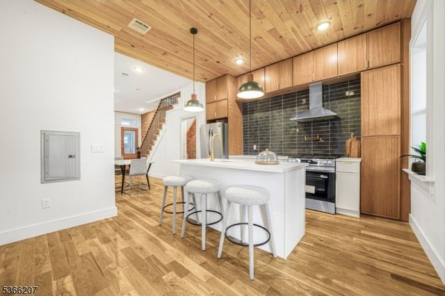 808 Ocean Ave, Jersey City, NJ 07304
