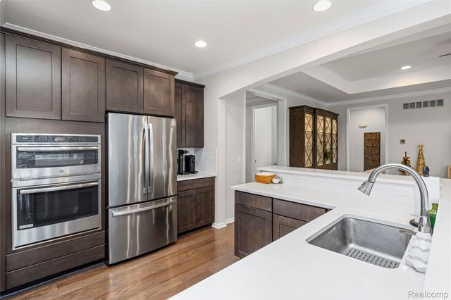 6506 Legacy Woods Trail, West Bloomfield Charter Township, MI 48322