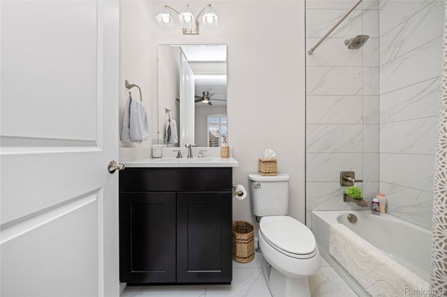 6506 Legacy Woods Trail, West Bloomfield Charter Township, MI 48322