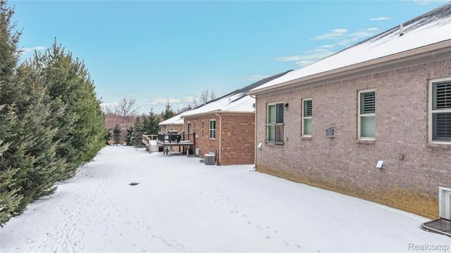 6506 Legacy Woods Trail, West Bloomfield Charter Township, MI 48322