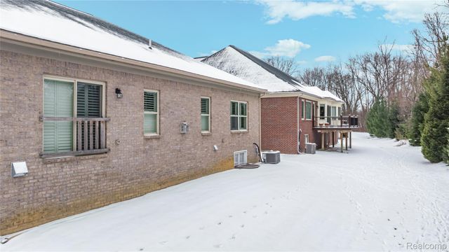 6506 Legacy Woods Trail, West Bloomfield Charter Township, MI 48322