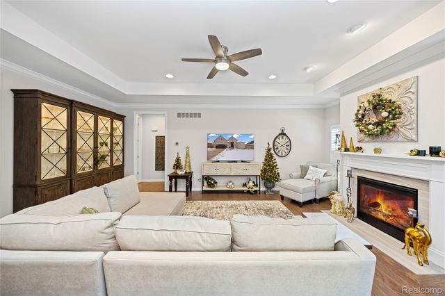 6506 Legacy Woods Trail, West Bloomfield Charter Township, MI 48322