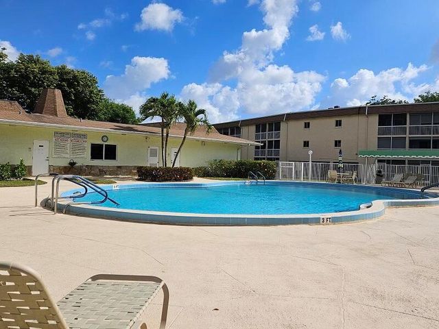 300 Village Green Circle S 206, Palm Springs, FL 33461