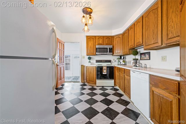 4196 Clippert Street, Dearborn Heights, MI 48125