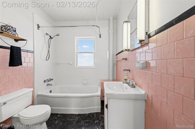 4196 Clippert Street, Dearborn Heights, MI 48125