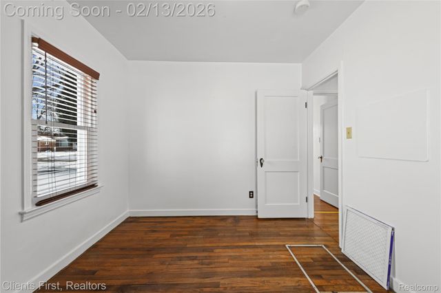 4196 Clippert Street, Dearborn Heights, MI 48125