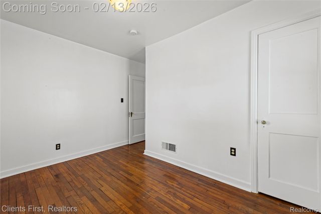 4196 Clippert Street, Dearborn Heights, MI 48125