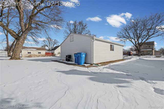 4196 Clippert Street, Dearborn Heights, MI 48125