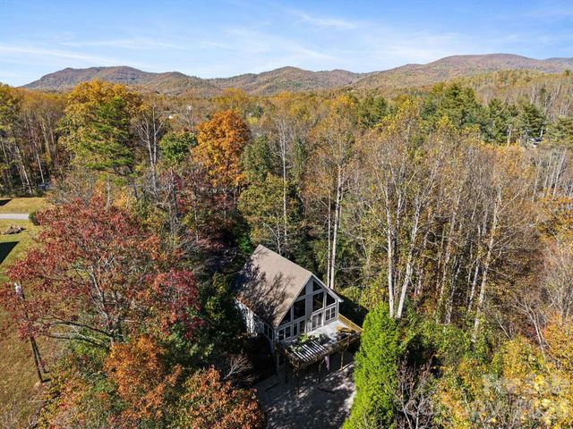 19 Holly Crest Lane, Fairview, NC 28730