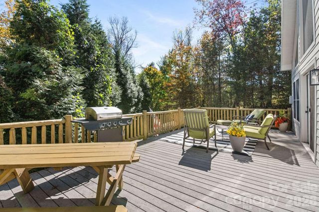 19 Holly Crest Lane, Fairview, NC 28730