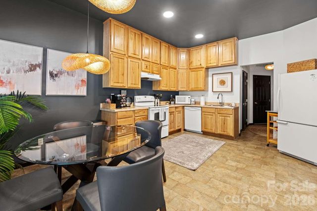19 Holly Crest Lane, Fairview, NC 28730