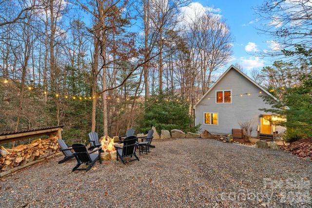 19 Holly Crest Lane, Fairview, NC 28730