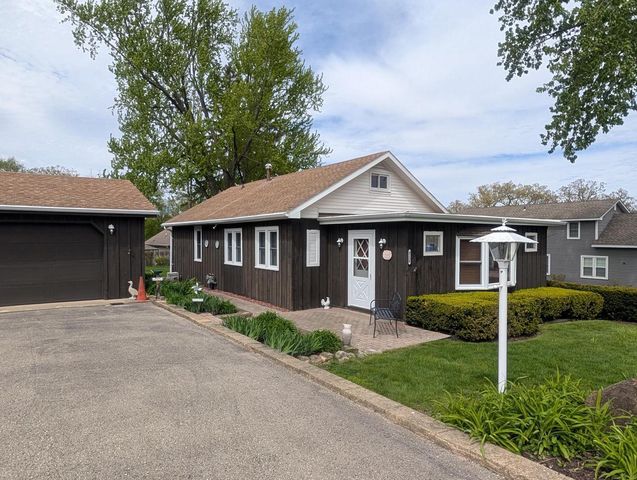 4226 Maple DRIVE, Delavan, WI 53115