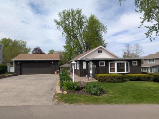 4226 Maple DRIVE, Delavan, WI 53115