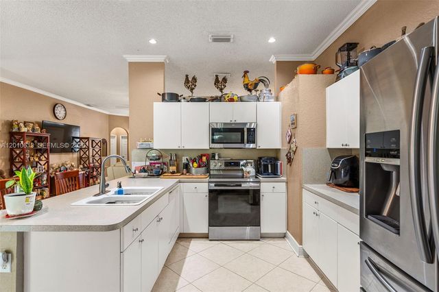 3090 SE 7th Pl, Homestead, FL 33033
