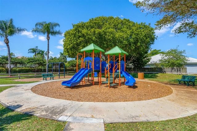 3090 SE 7th Pl, Homestead, FL 33033