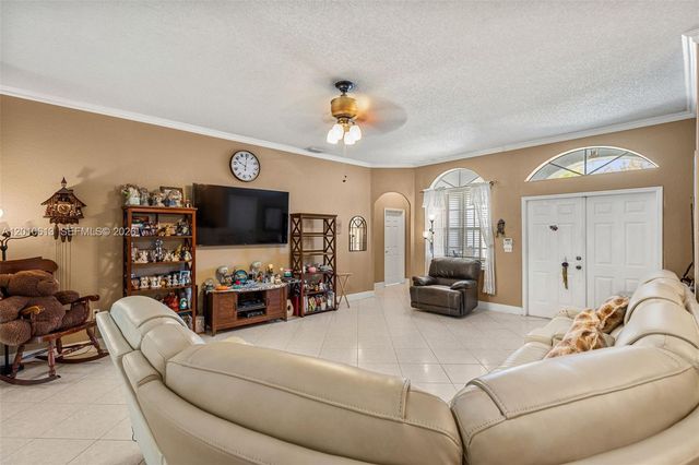 3090 SE 7th Pl, Homestead, FL 33033