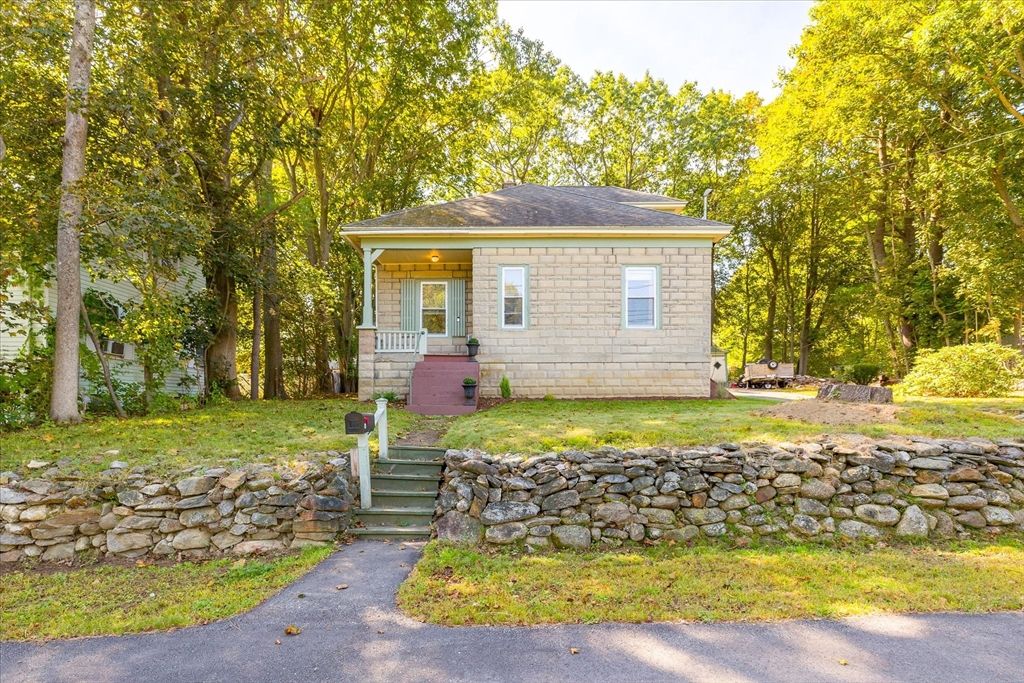 14 Bates Rd, Gardner, MA 01440