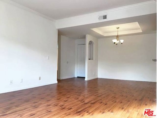 14430 BENEFIT Street 107, Sherman Oaks, CA 91423