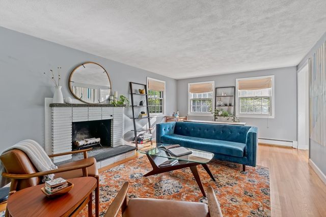 17 Old Wood Road, Framingham, MA 01701
