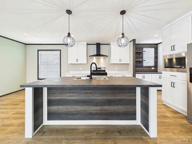 273 E Don Dr, Pueblo, CO 81007