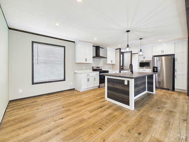 273 E Don Dr, Pueblo, CO 81007