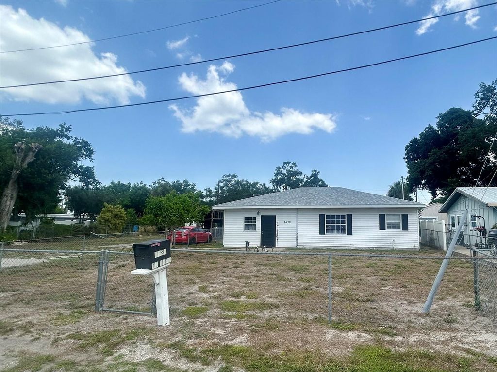 Image 2 of property listing at 2628 45TH AVENUE W, Bradenton, FL 34207