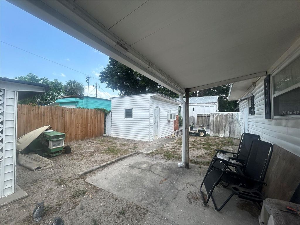 Image 11 of property listing at 2628 45TH AVENUE W, Bradenton, FL 34207