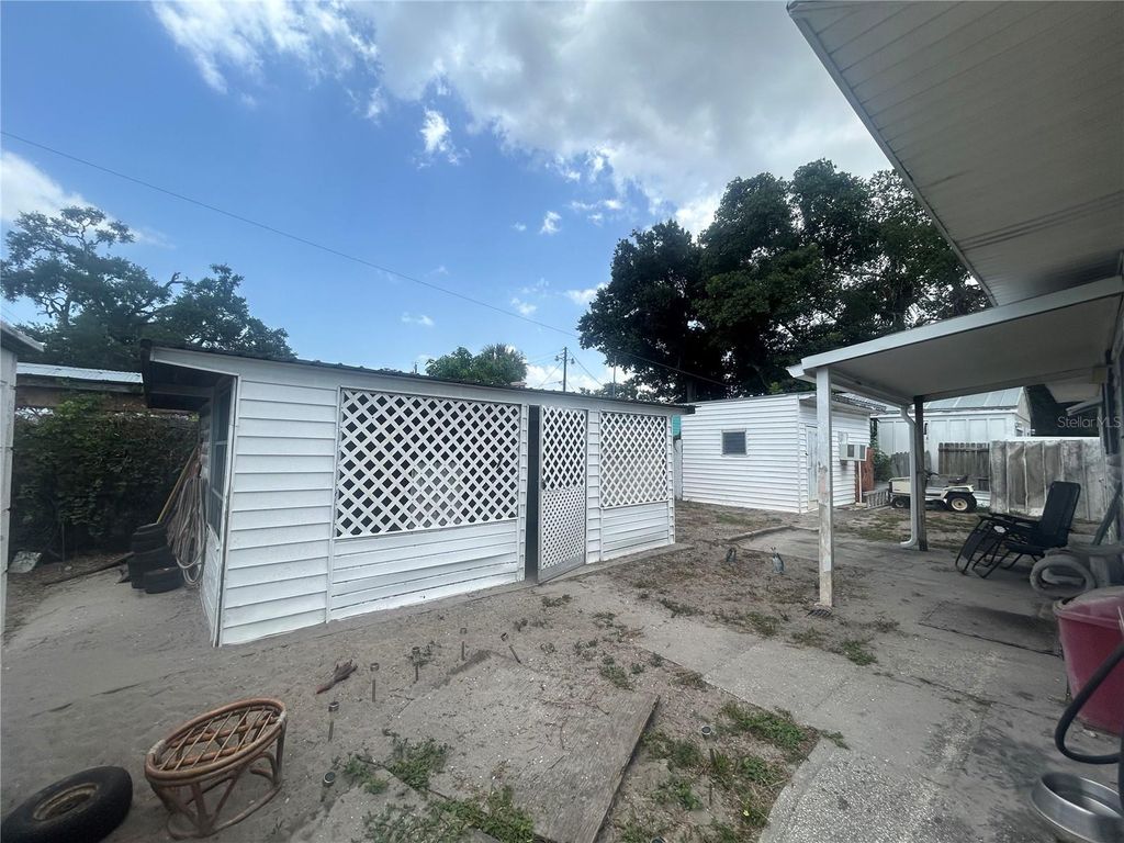 Image 12 of property listing at 2628 45TH AVENUE W, Bradenton, FL 34207