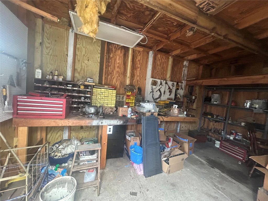 Image 15 of property listing at 2628 45TH AVENUE W, Bradenton, FL 34207