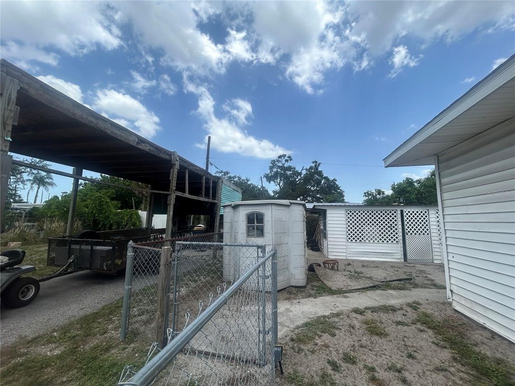 Image 17 of property listing at 2628 45TH AVENUE W, Bradenton, FL 34207