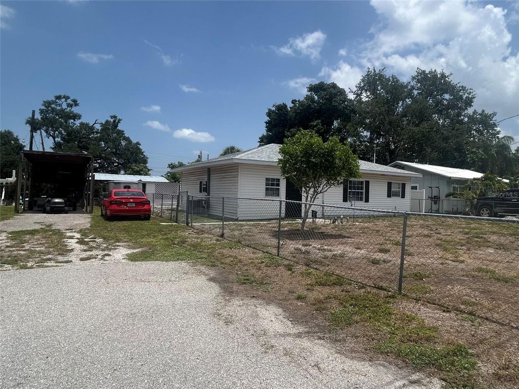 Image 19 of property listing at 2628 45TH AVENUE W, Bradenton, FL 34207