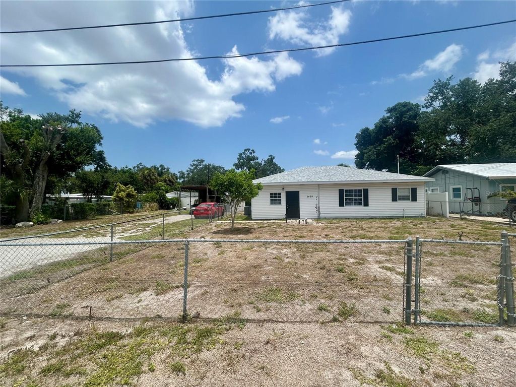 Image 20 of property listing at 2628 45TH AVENUE W, Bradenton, FL 34207