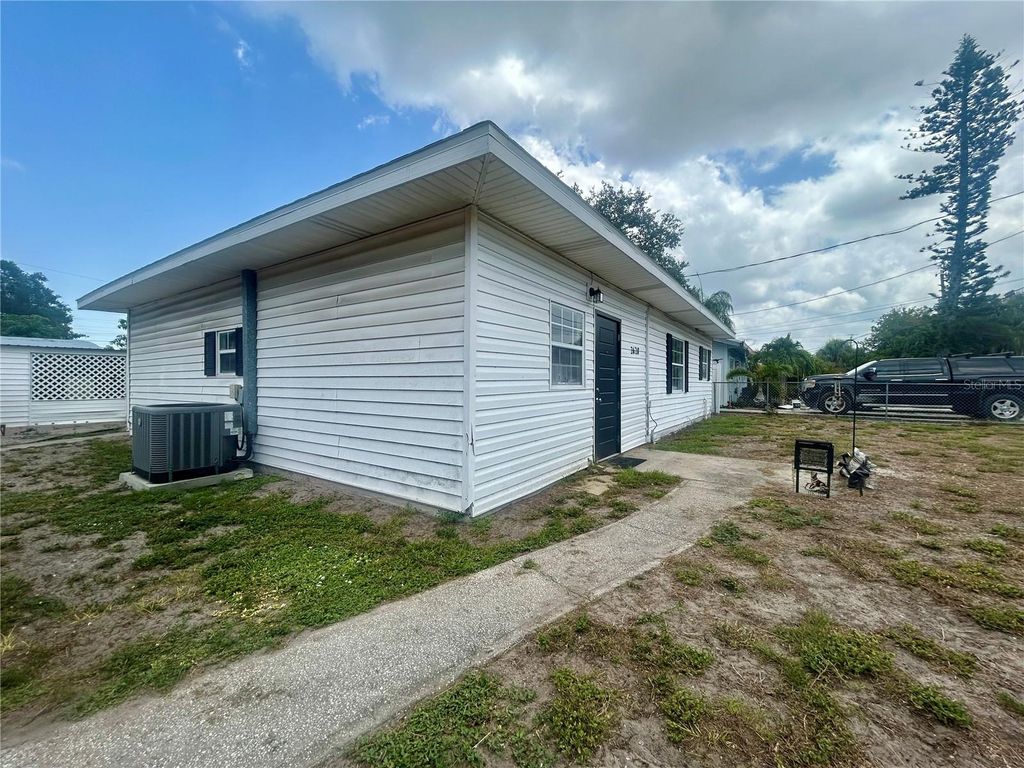 Image 3 of property listing at 2628 45TH AVENUE W, Bradenton, FL 34207