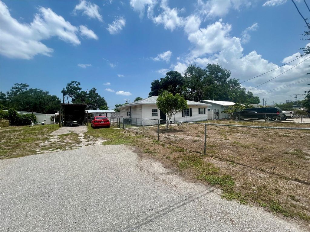 Image 21 of property listing at 2628 45TH AVENUE W, Bradenton, FL 34207