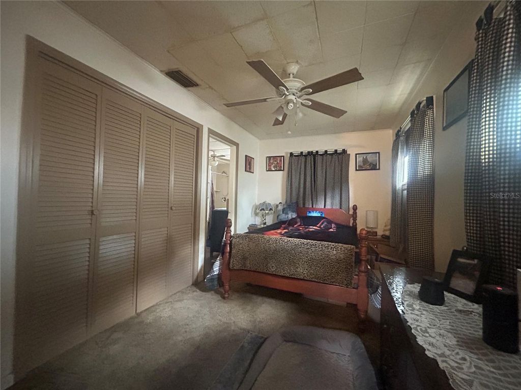 Image 6 of property listing at 2628 45TH AVENUE W, Bradenton, FL 34207