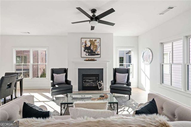 3305 Stillwood Drive, Hapeville, GA 30354