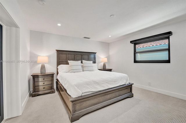 915 NW 7th St, Dania Beach, FL 33004