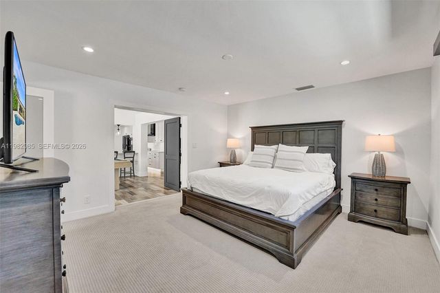 915 NW 7th St, Dania Beach, FL 33004