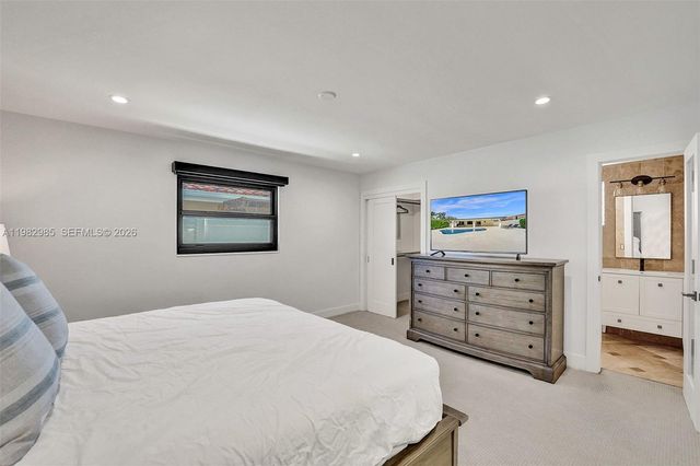 915 NW 7th St, Dania Beach, FL 33004