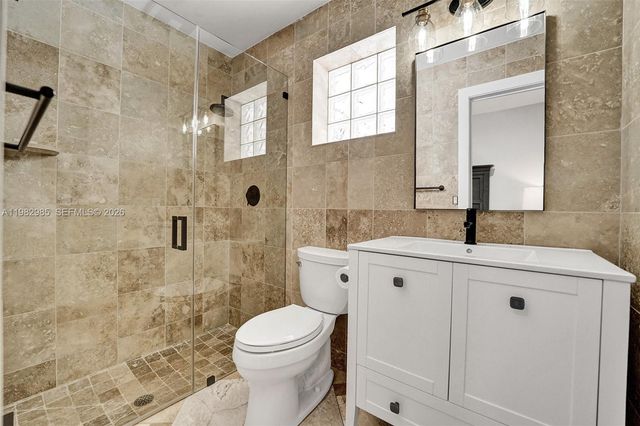 915 NW 7th St, Dania Beach, FL 33004