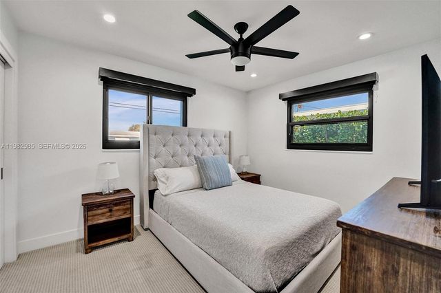 915 NW 7th St, Dania Beach, FL 33004