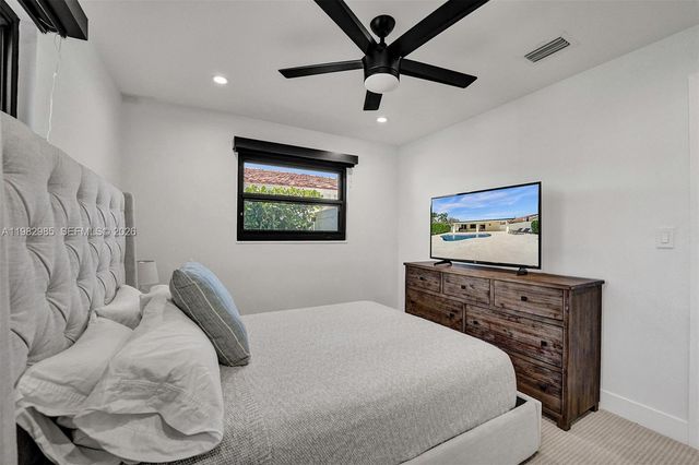 915 NW 7th St, Dania Beach, FL 33004