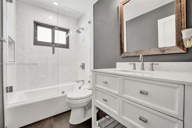 915 NW 7th St, Dania Beach, FL 33004